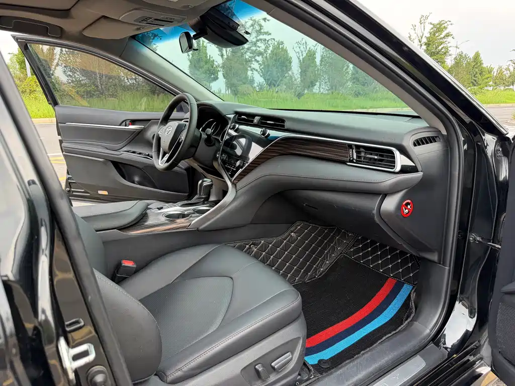 Toyota Camry — миниатюра 13