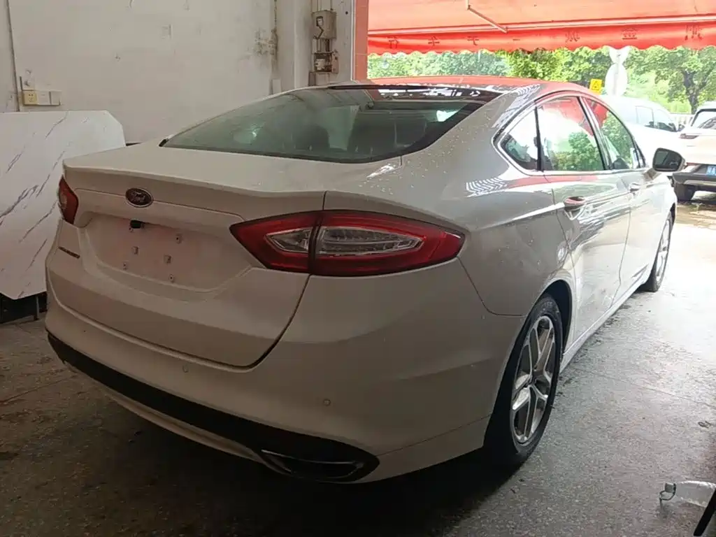 Ford Mondeo — миниатюра 7