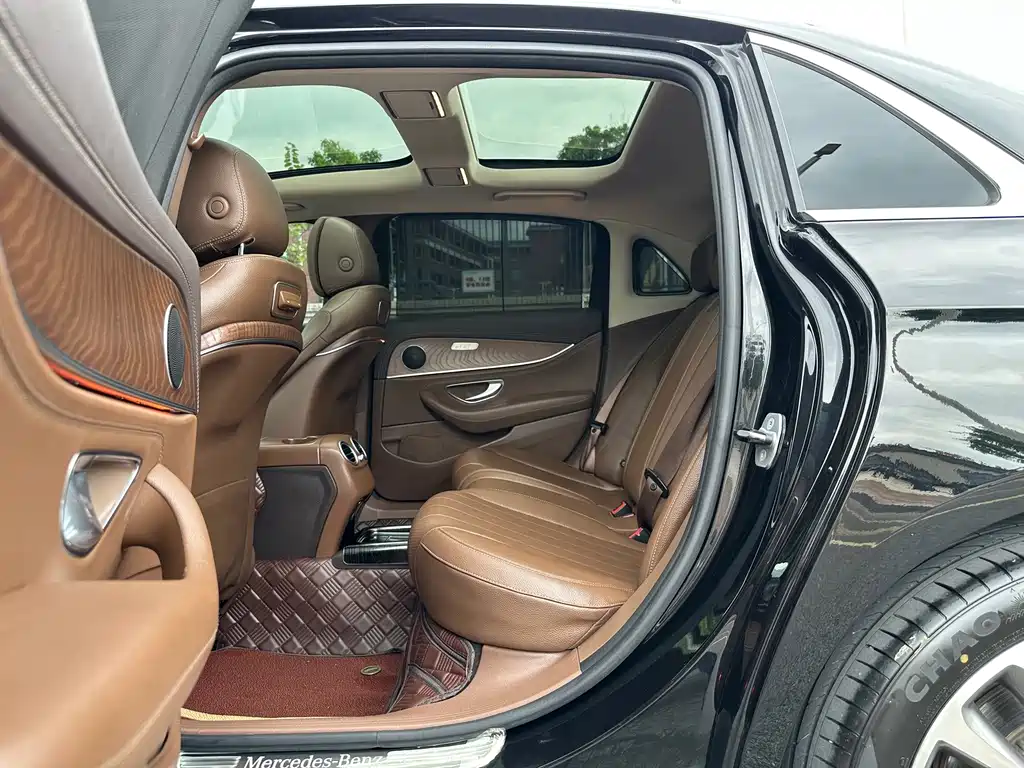 Mercedes-Benz E-Class — миниатюра 8