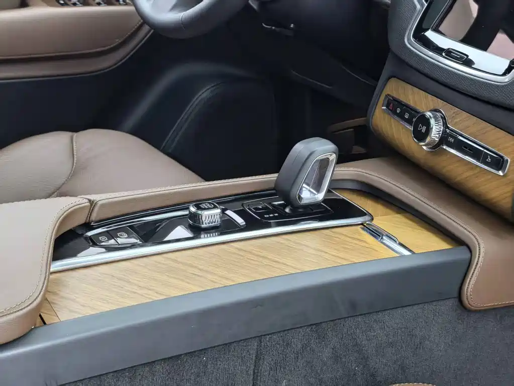 Volvo XC90 — миниатюра 5
