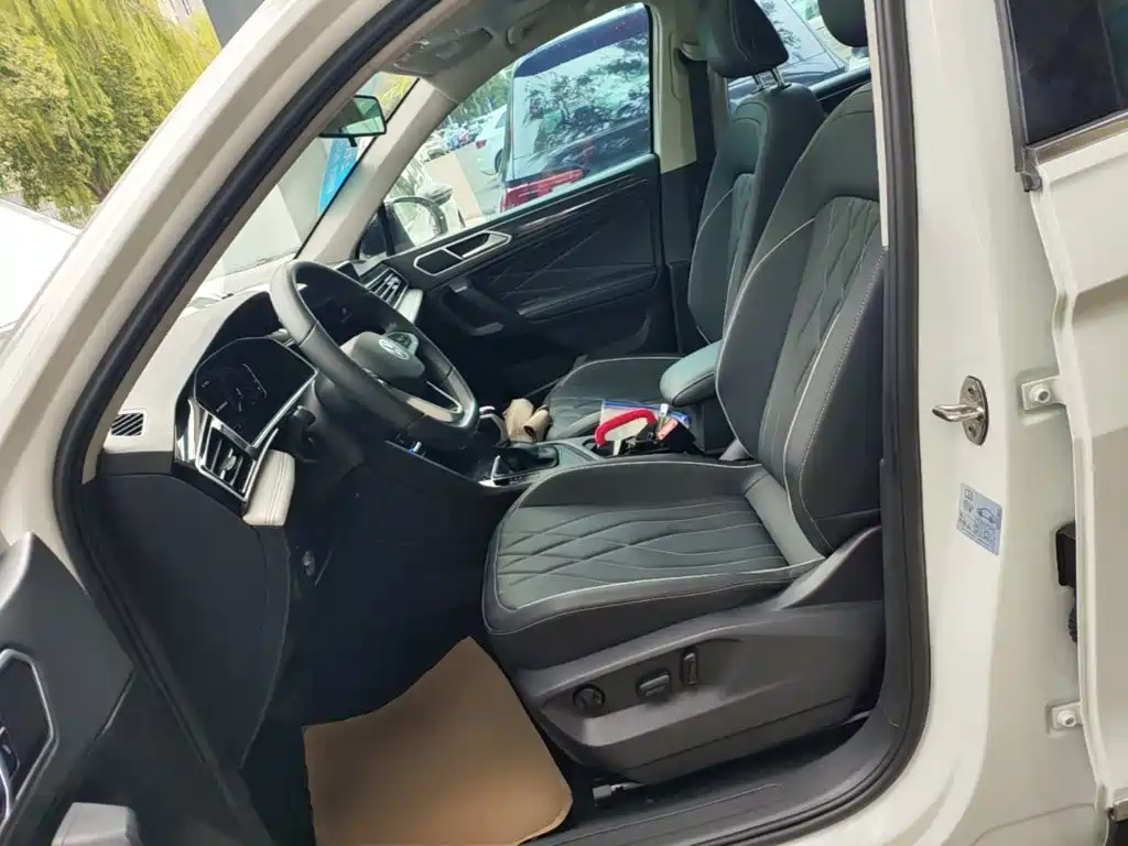 Volkswagen Tiguan L — миниатюра 15
