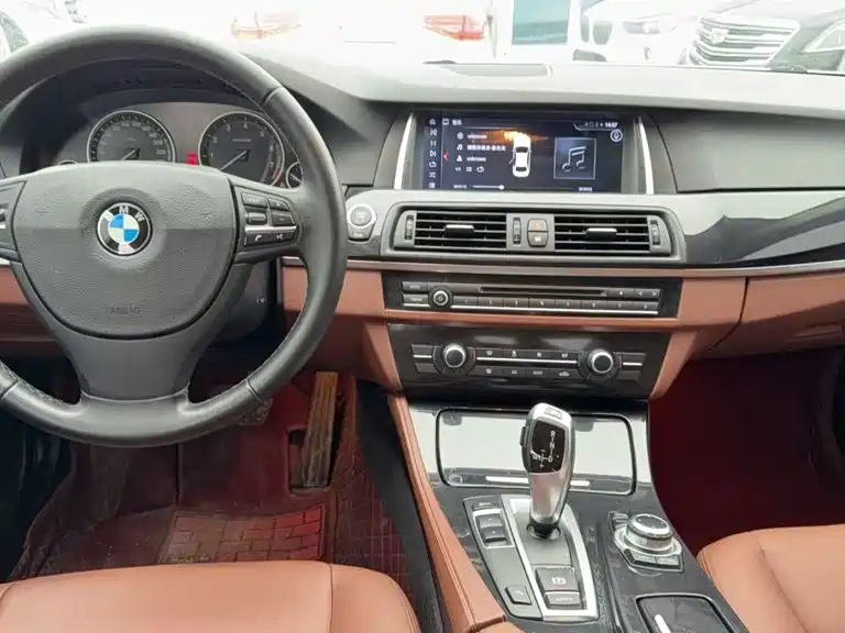 BMW 5 Series — миниатюра 4