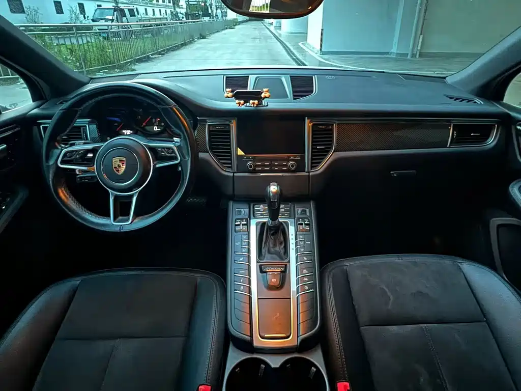 Porsche Macan — миниатюра 9