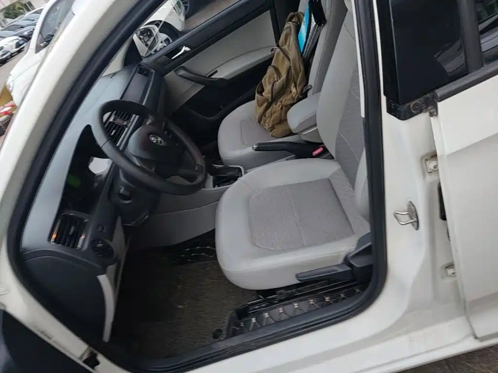 Skoda Rapid — миниатюра 15