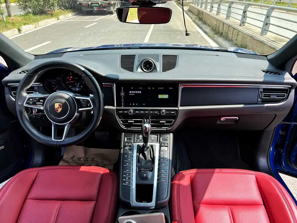 Porsche Macan — миниатюра 8