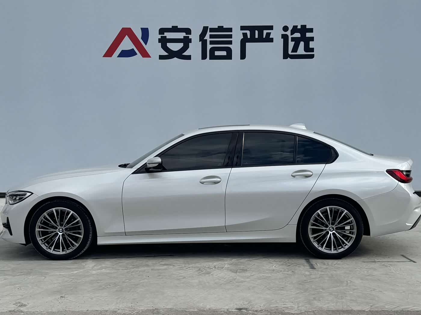 BMW 3 Series 2.0 л 2022 г. Белый, пробег 30000 км