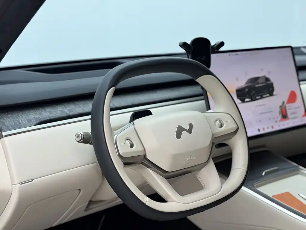 Onvo L90 2025 Max мест