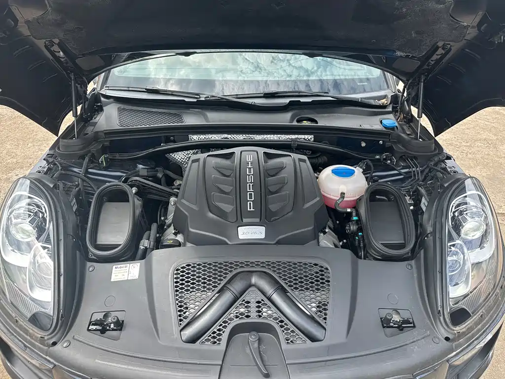 Porsche Macan — миниатюра 3