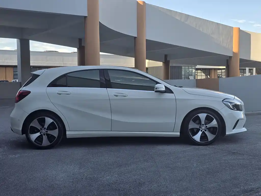 MERCEDES-BENZ A CLASS