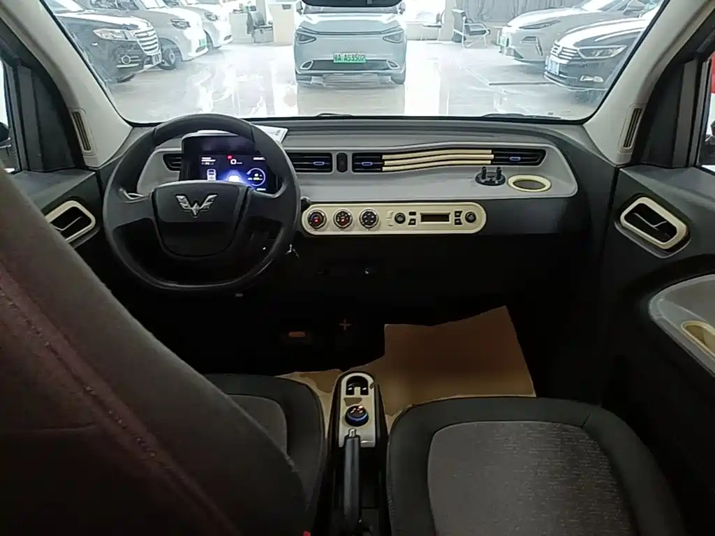 Wuling MINIEV — миниатюра 10