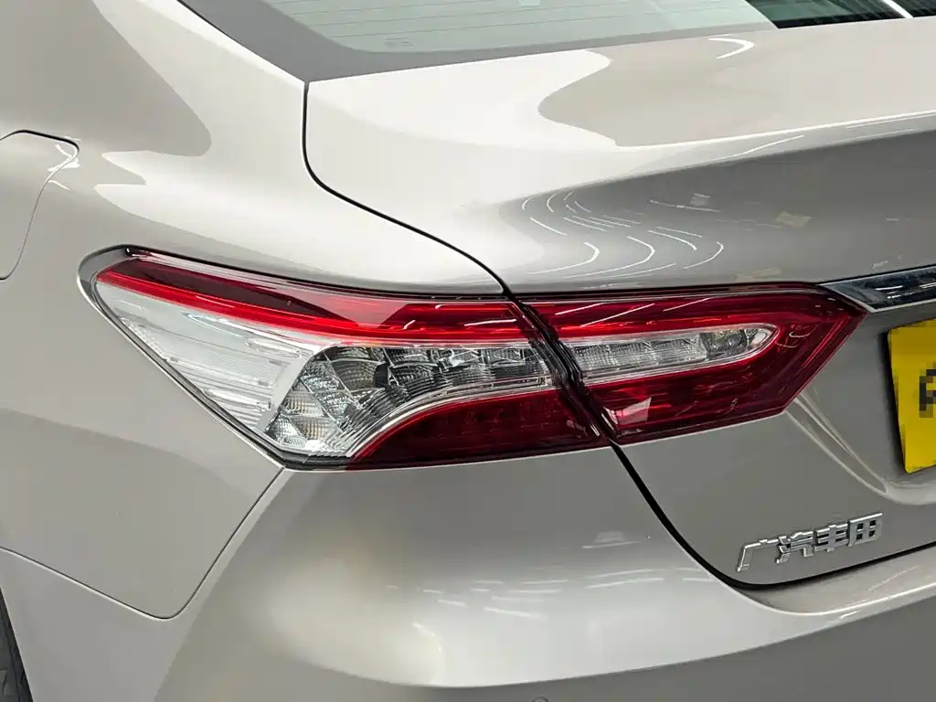 Toyota Camry — миниатюра 10