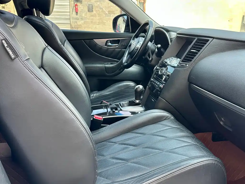Infiniti FX — миниатюра 10