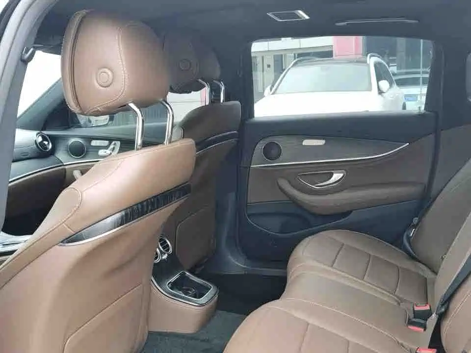 Mercedes-Benz E-Class — миниатюра 7