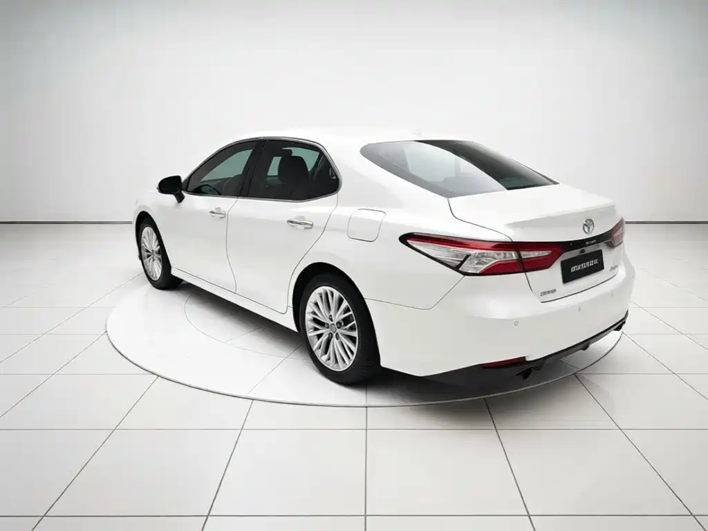 Toyota Camry — миниатюра 4