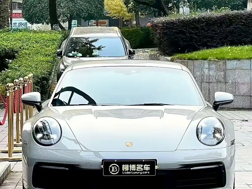 PORSCHE 911