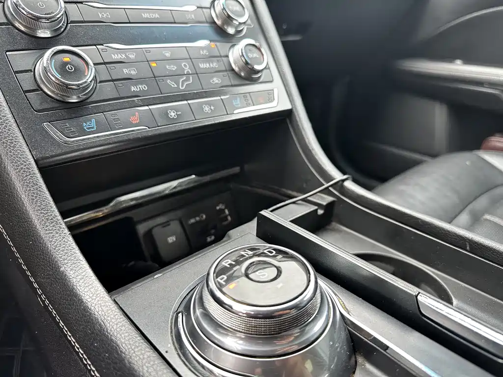 Ford Taurus — миниатюра 17