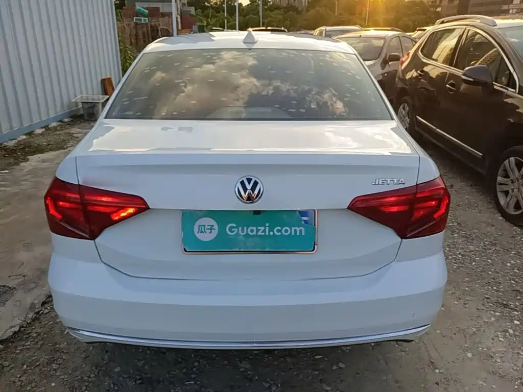 Volkswagen Jetta — миниатюра 6
