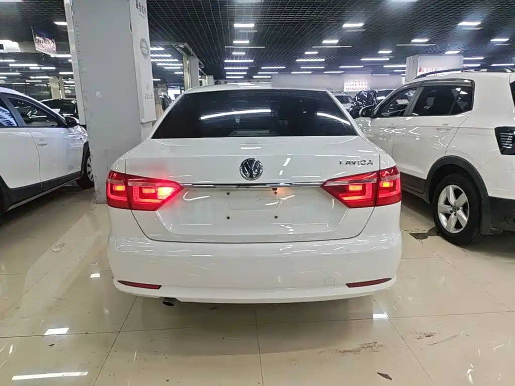 Volkswagen Lavida — миниатюра 6