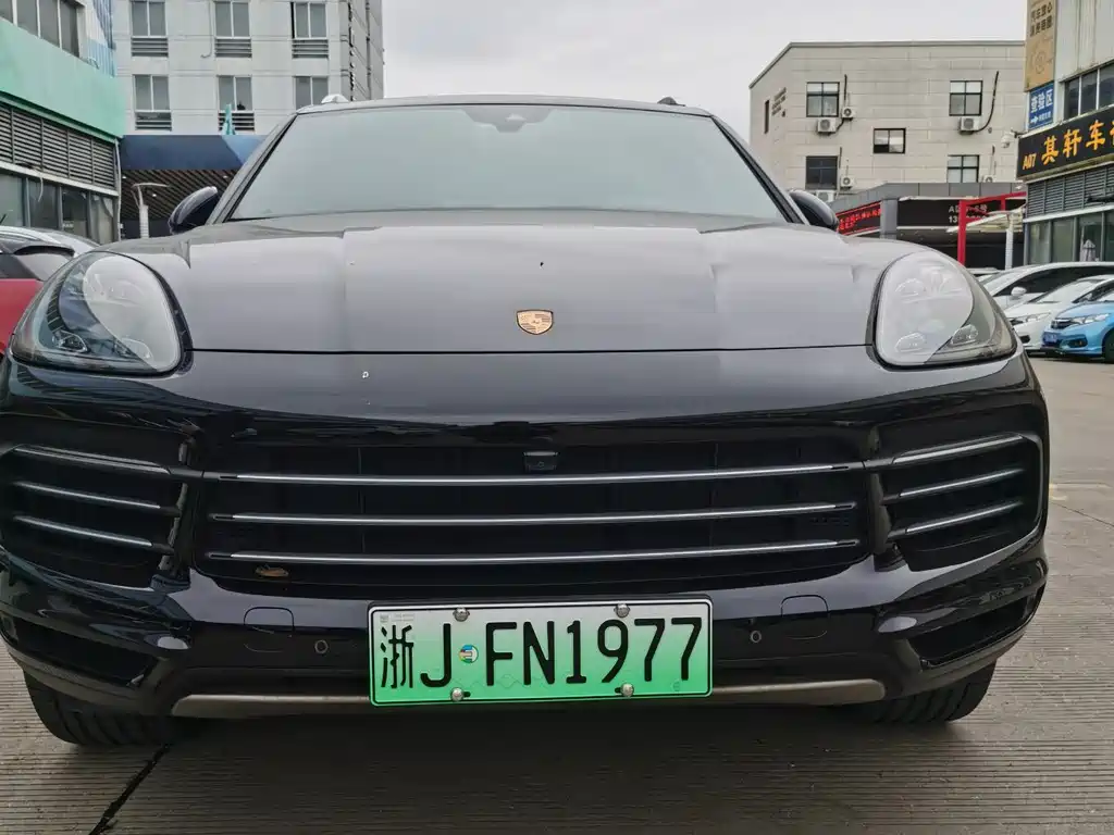 Porsche Cayenne Hybrid 2021