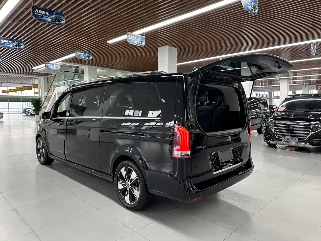 Mercedes-Benz V-Class — миниатюра 16