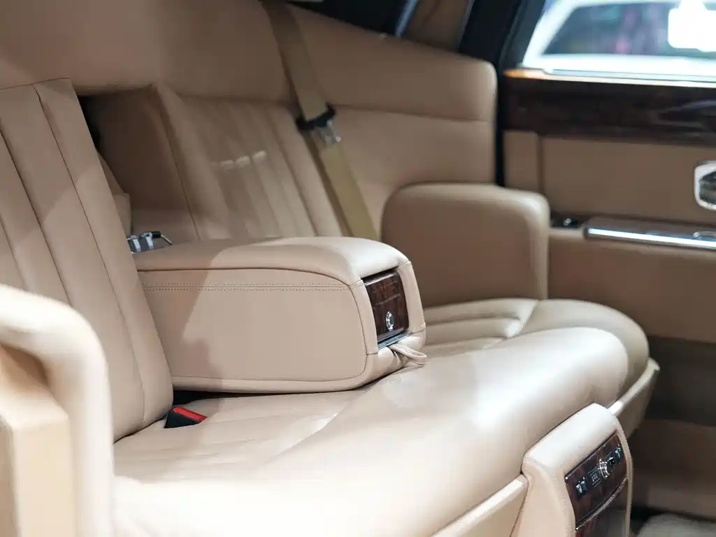 Rolls-Royce Phantom — миниатюра 15