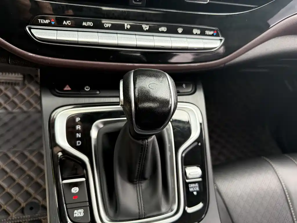 GAC M6 2021 270T DCT Luxury （ мест）