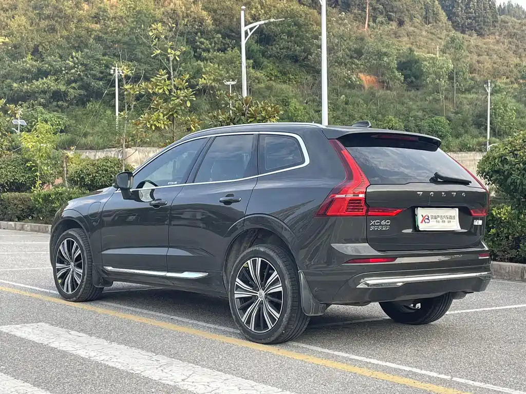 Volvo XC60 PHEV — миниатюра 4