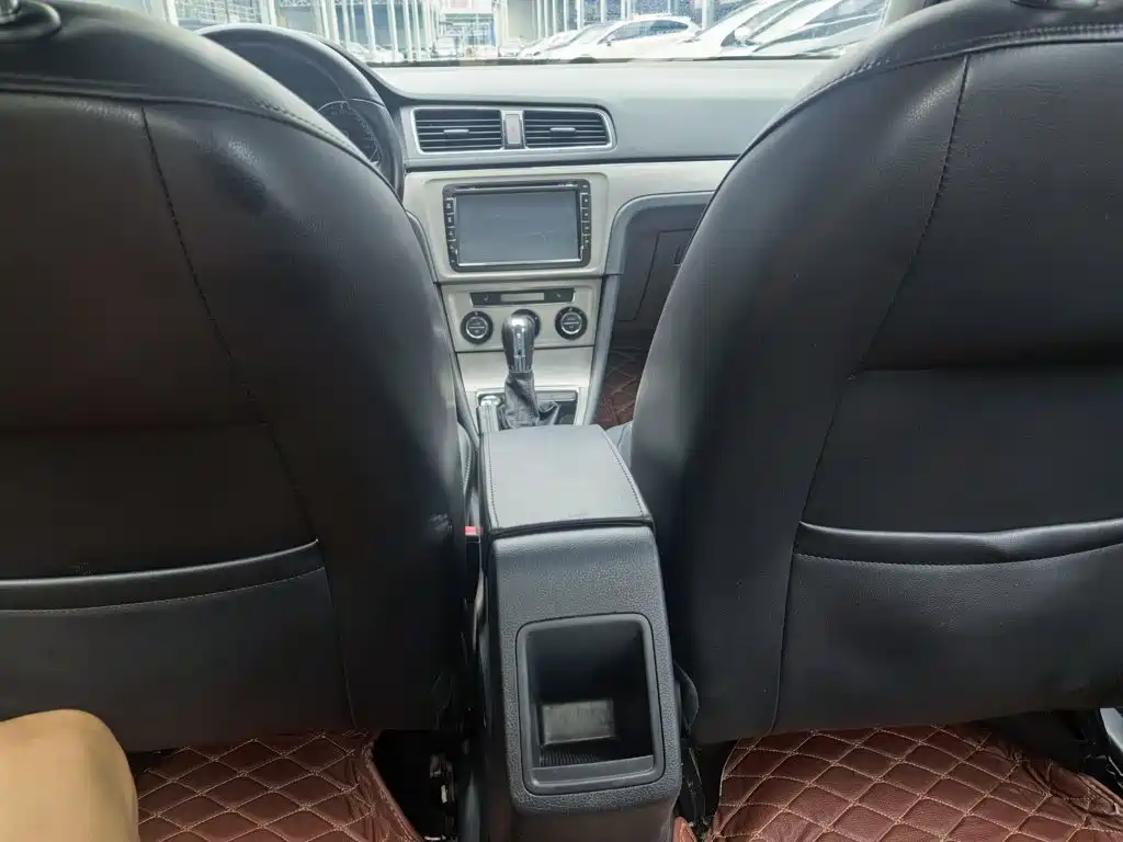 Volkswagen Lavida — миниатюра 9