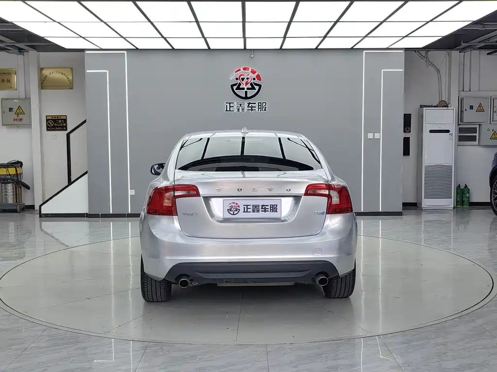 Volvo S60 (Import) — миниатюра 12