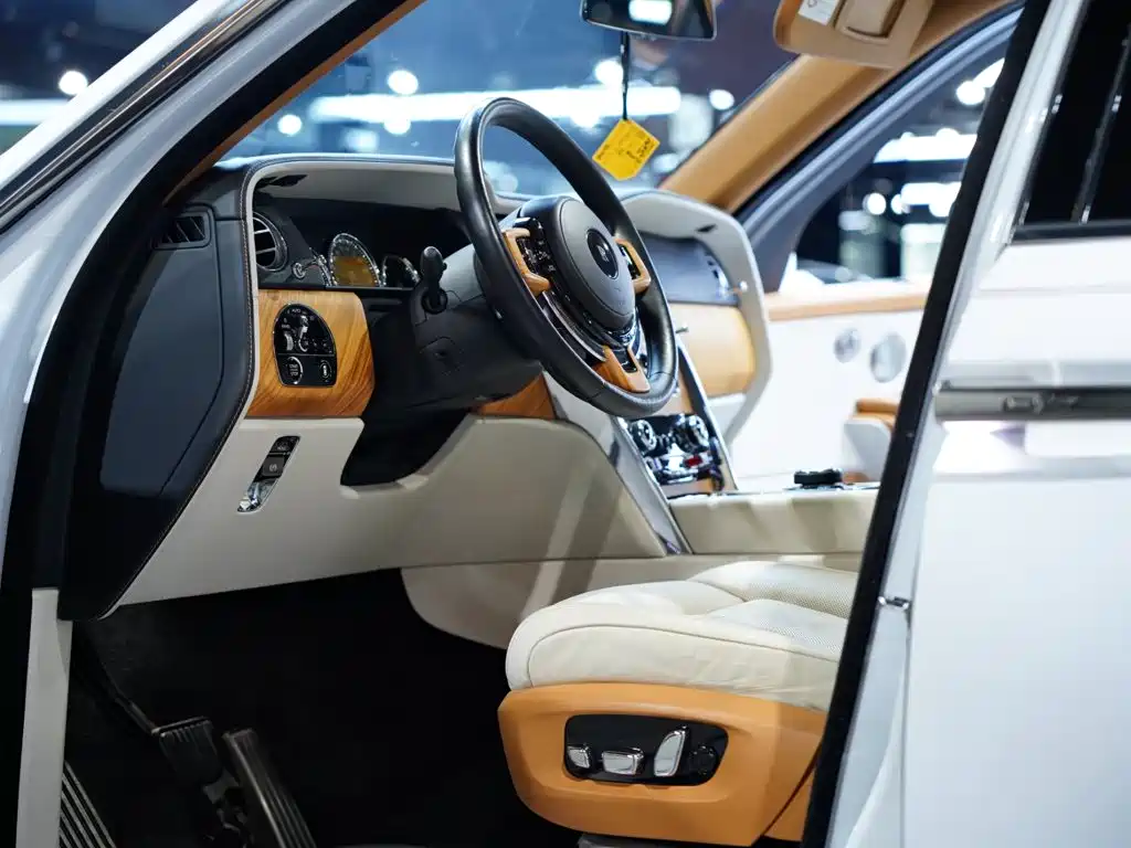 Rolls-Royce Cullinan — миниатюра 18