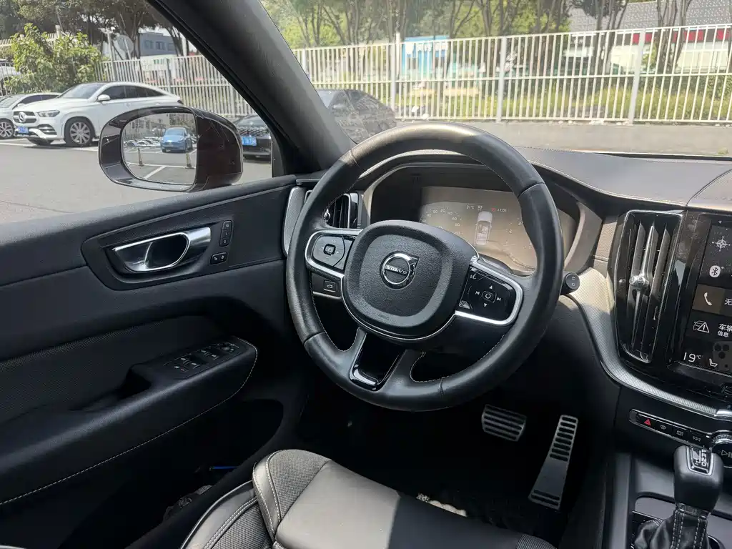 Volvo XC60 — миниатюра 11