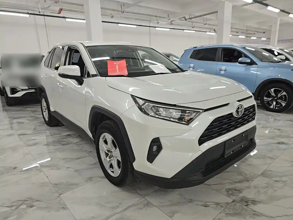 Toyota RAV4 — миниатюра 4