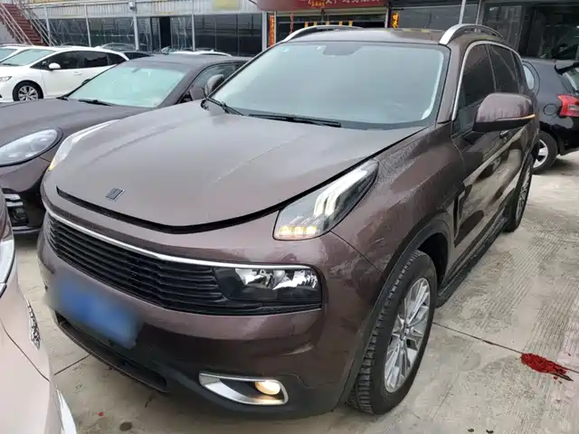 2018 Lynk & Co 01