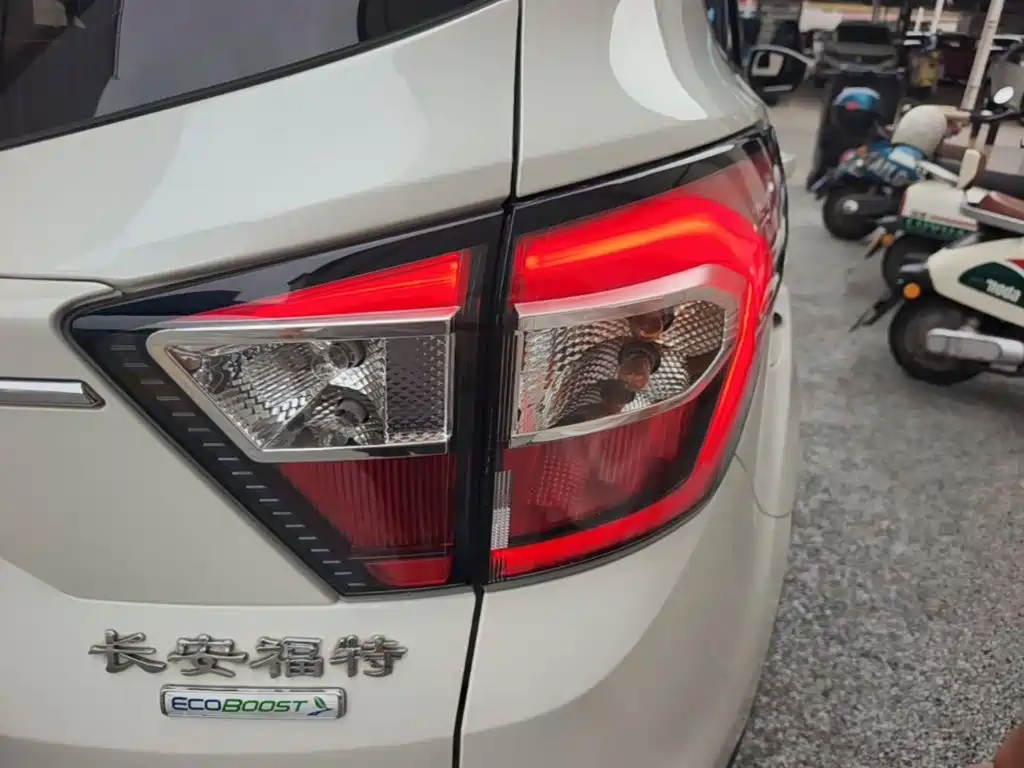 Ford Kuga — миниатюра 8