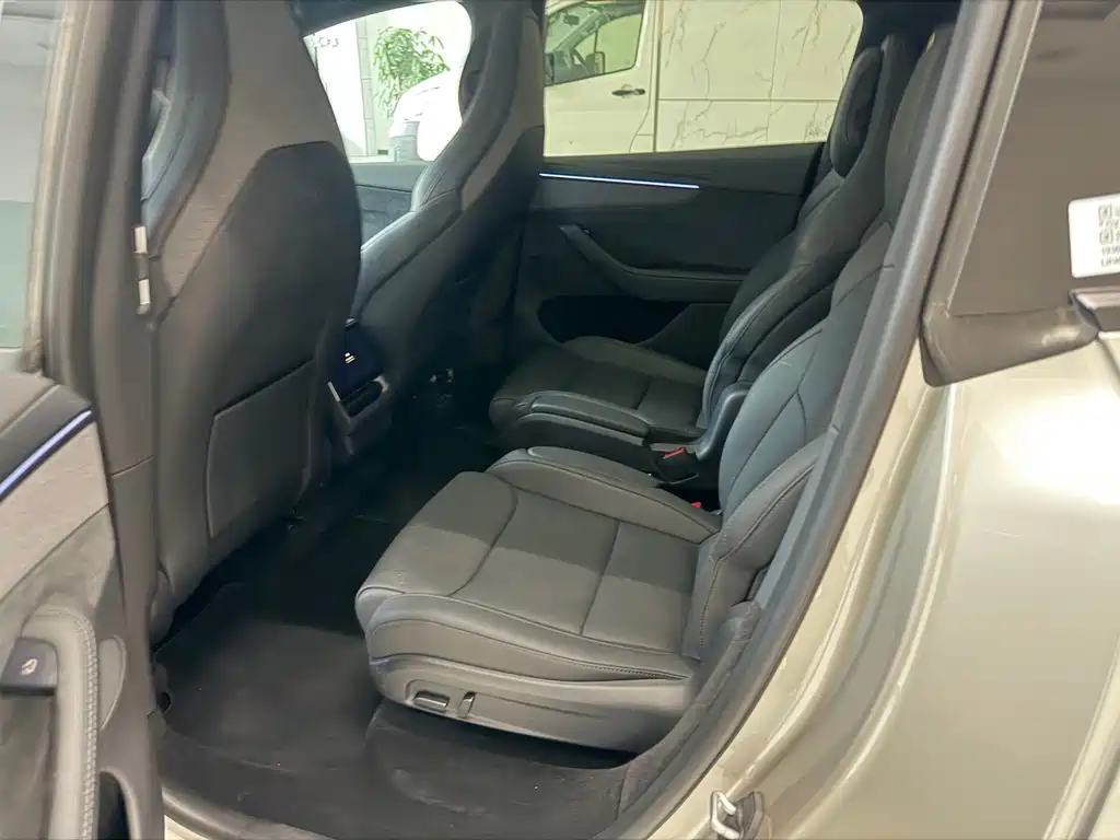 Tesla Model Y L