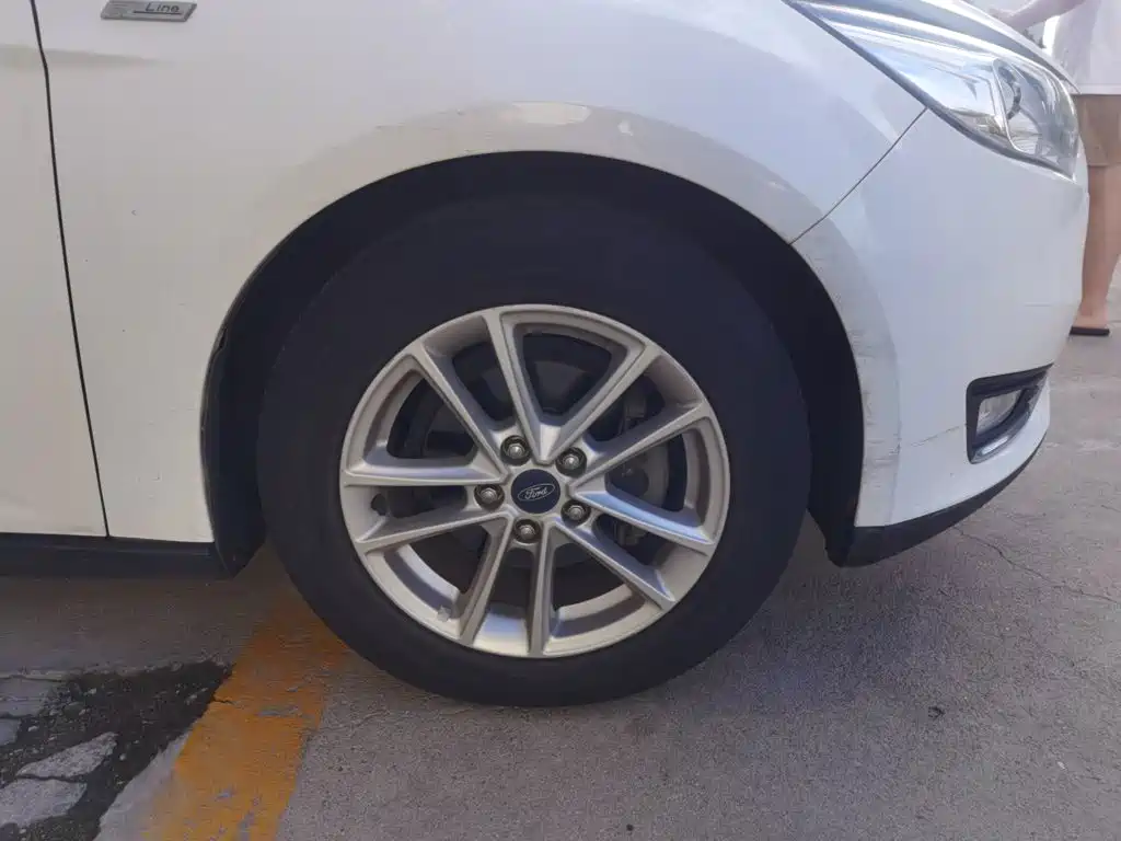 Ford Focus — миниатюра 8