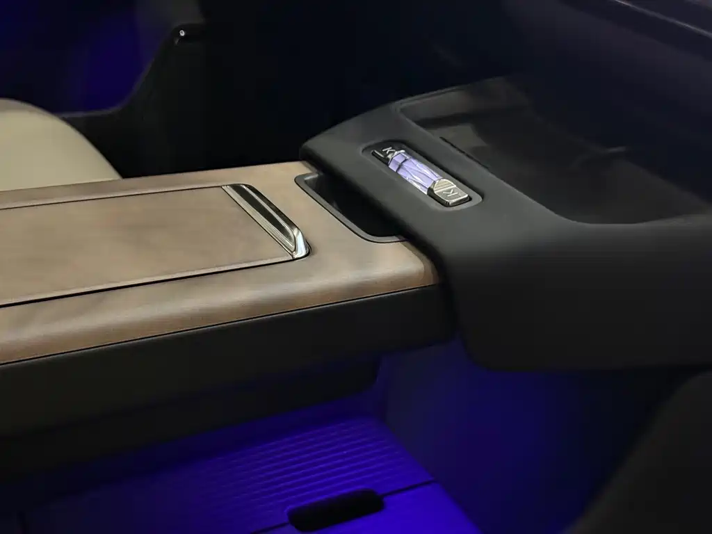 Volvo XC70 PHEV — миниатюра 14