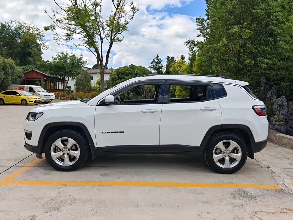 Jeep Compass — миниатюра 8