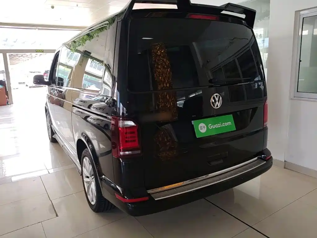 Volkswagen Multivan — миниатюра 5
