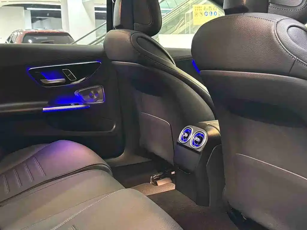 Mercedes-Benz C-Class — миниатюра 7