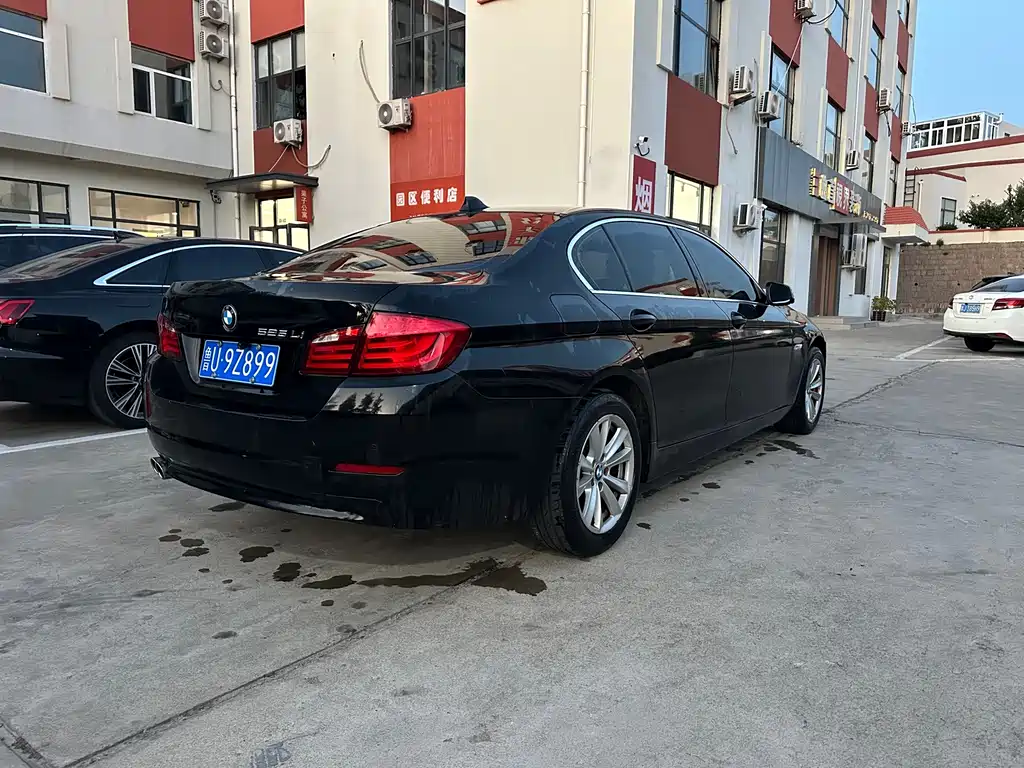 BMW 5 Series — миниатюра 6