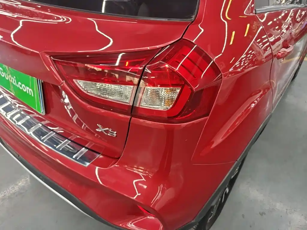 Geely Vision X3 — миниатюра 8