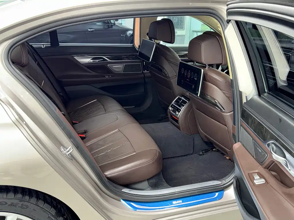 BMW 7 Series 7 2016 740Li Lead