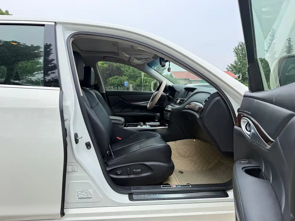 Infiniti Q70 Q70L 2.5L Luxury Edition, фото 14