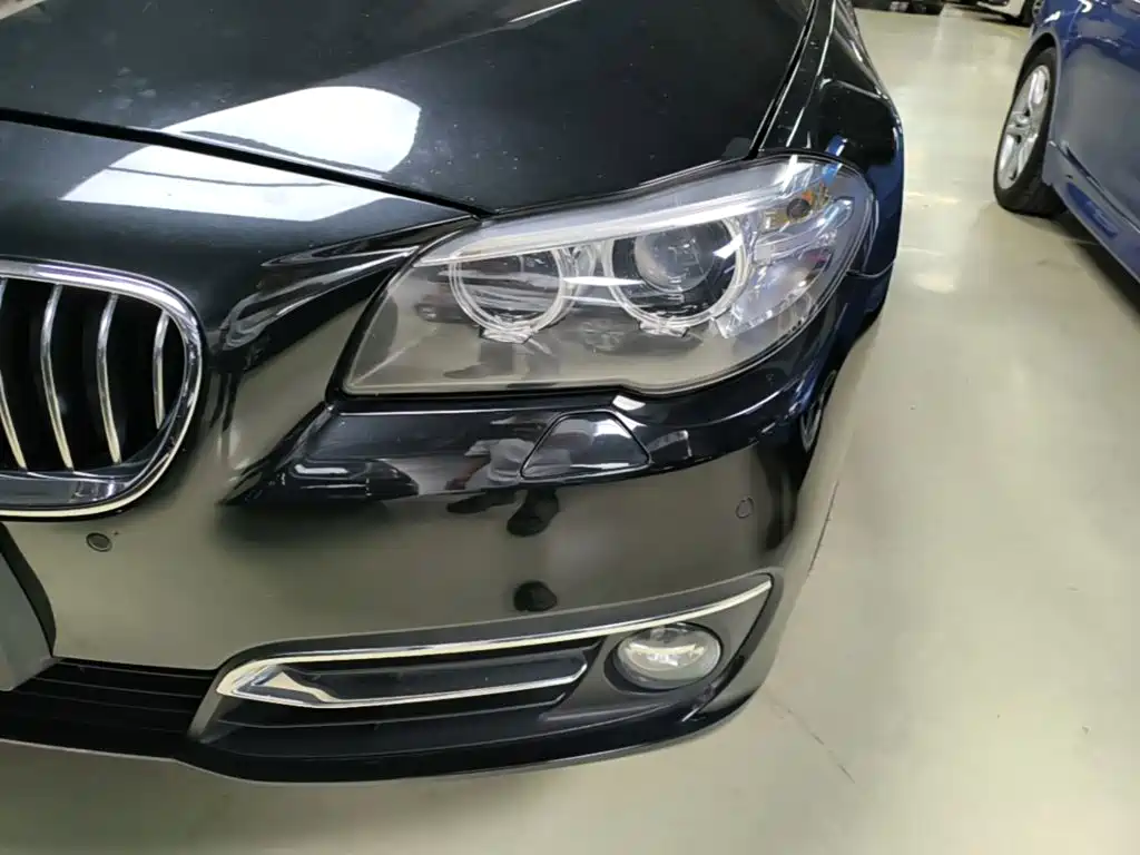 BMW 5 Series — миниатюра 24