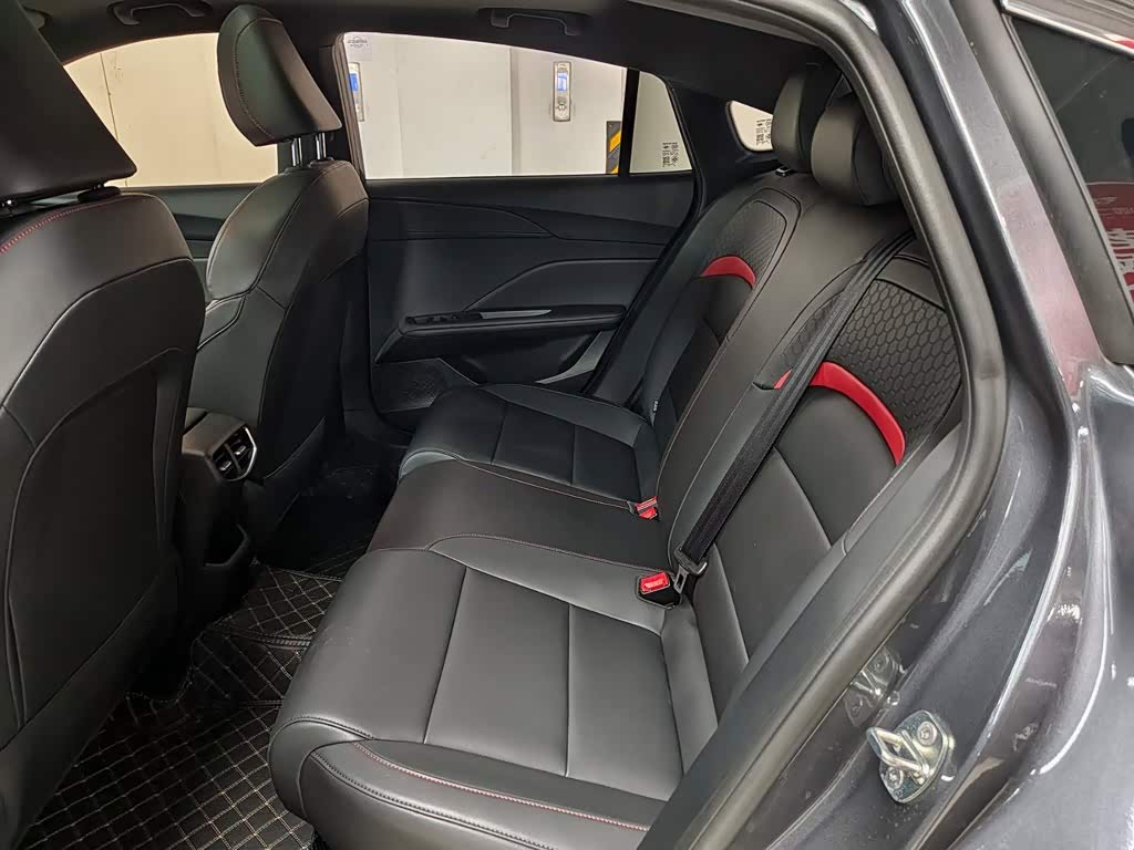MG MG5 1.5 л 2026 г. Серебристо-серый, пробег 3000 км