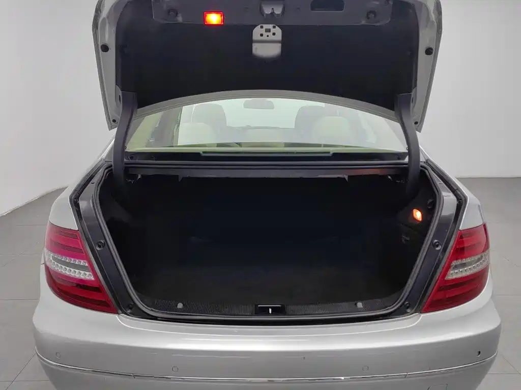 Mercedes-Benz C-Class — миниатюра 16