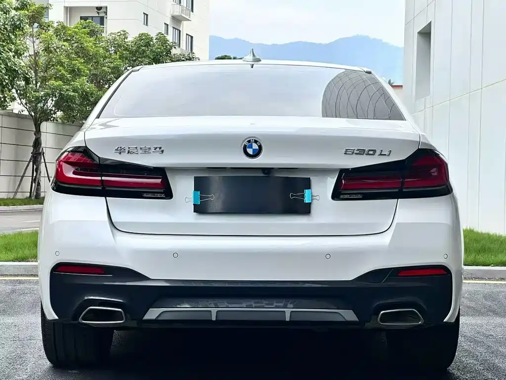 BMW 5 Series — миниатюра 8