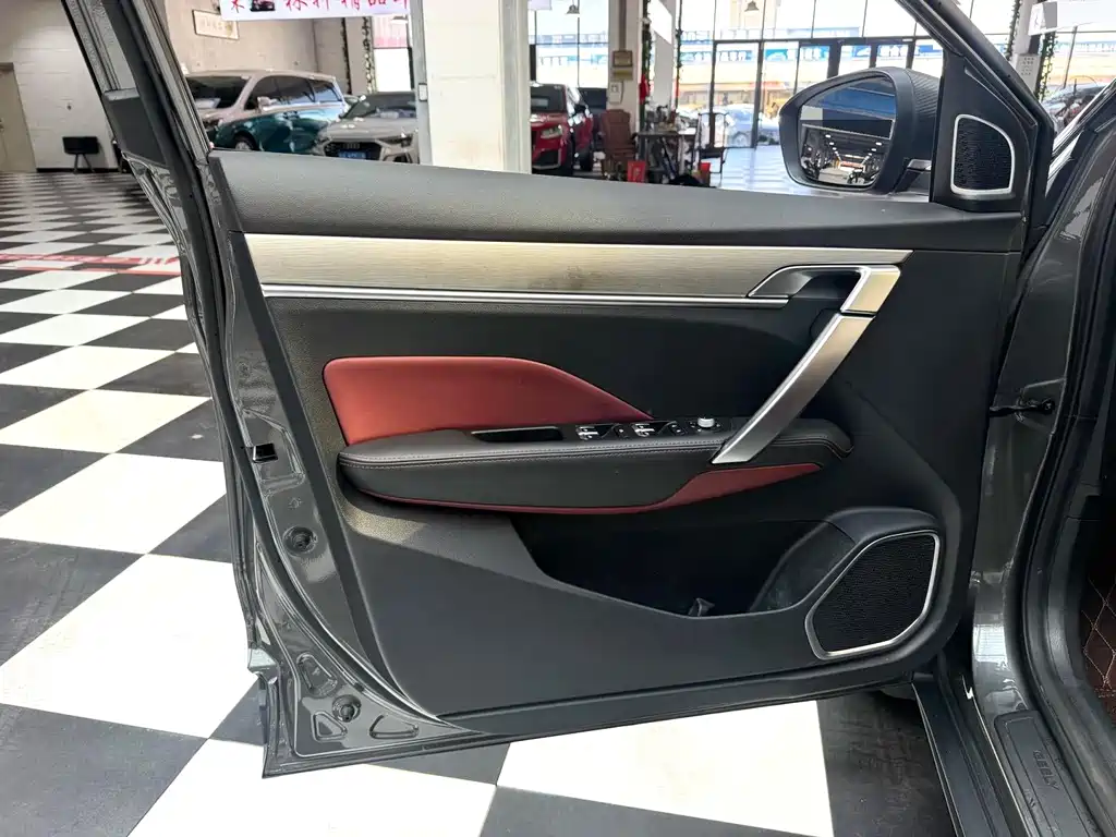 Geely Binyue — миниатюра 4