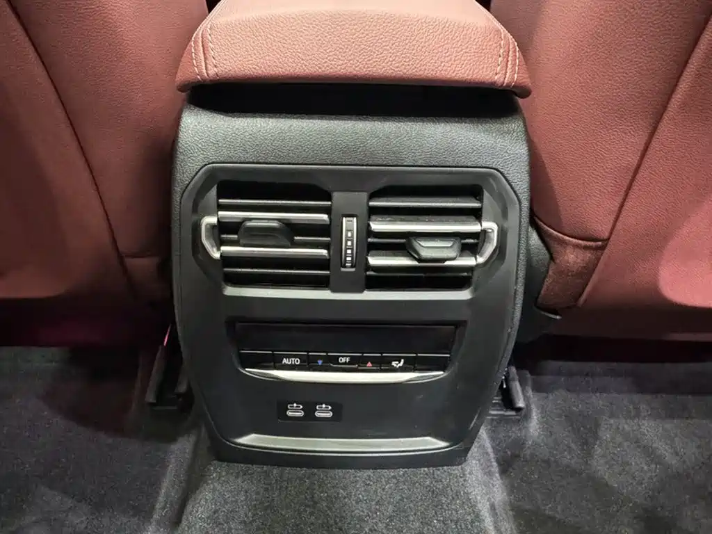 BMW 3 Series 2024 — фото 16